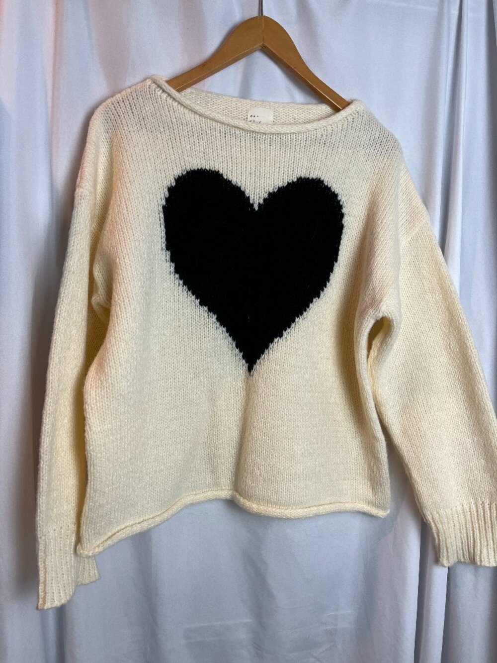 Women's Dee Elly Creme/black rollneck sweater with heart, Size M